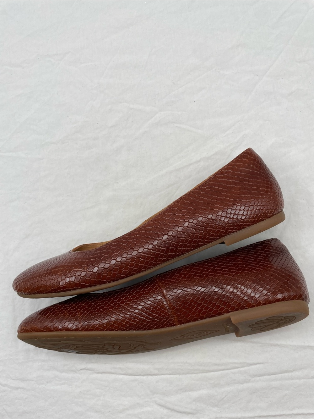 NEW! Born Hand Crafted Leather Dark Burgundy Textured Ballet Flats. 9M. - Picture 9 of 10